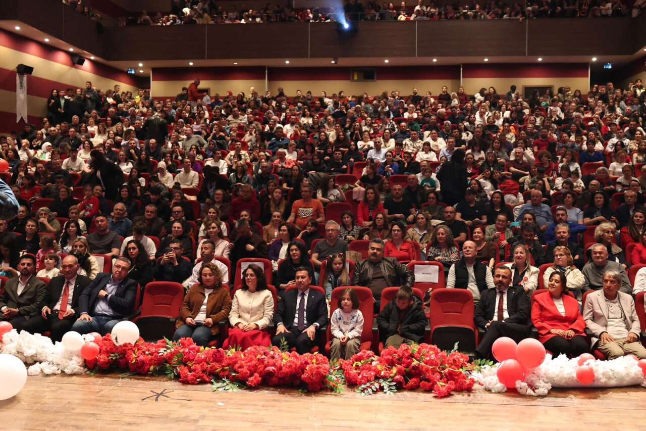 Muğla’da Uluslararası 23 Nisan Gala Gecesi: 5 Ülkeden Çocuklar Aynı Sahneyi Paylaştı 2